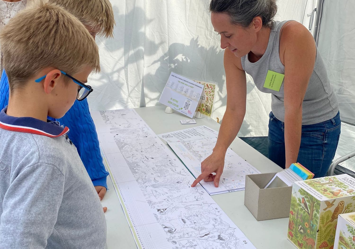 Le nouveau Calendrier Panoramique Une Année dans la Forêt ouvert et déployé