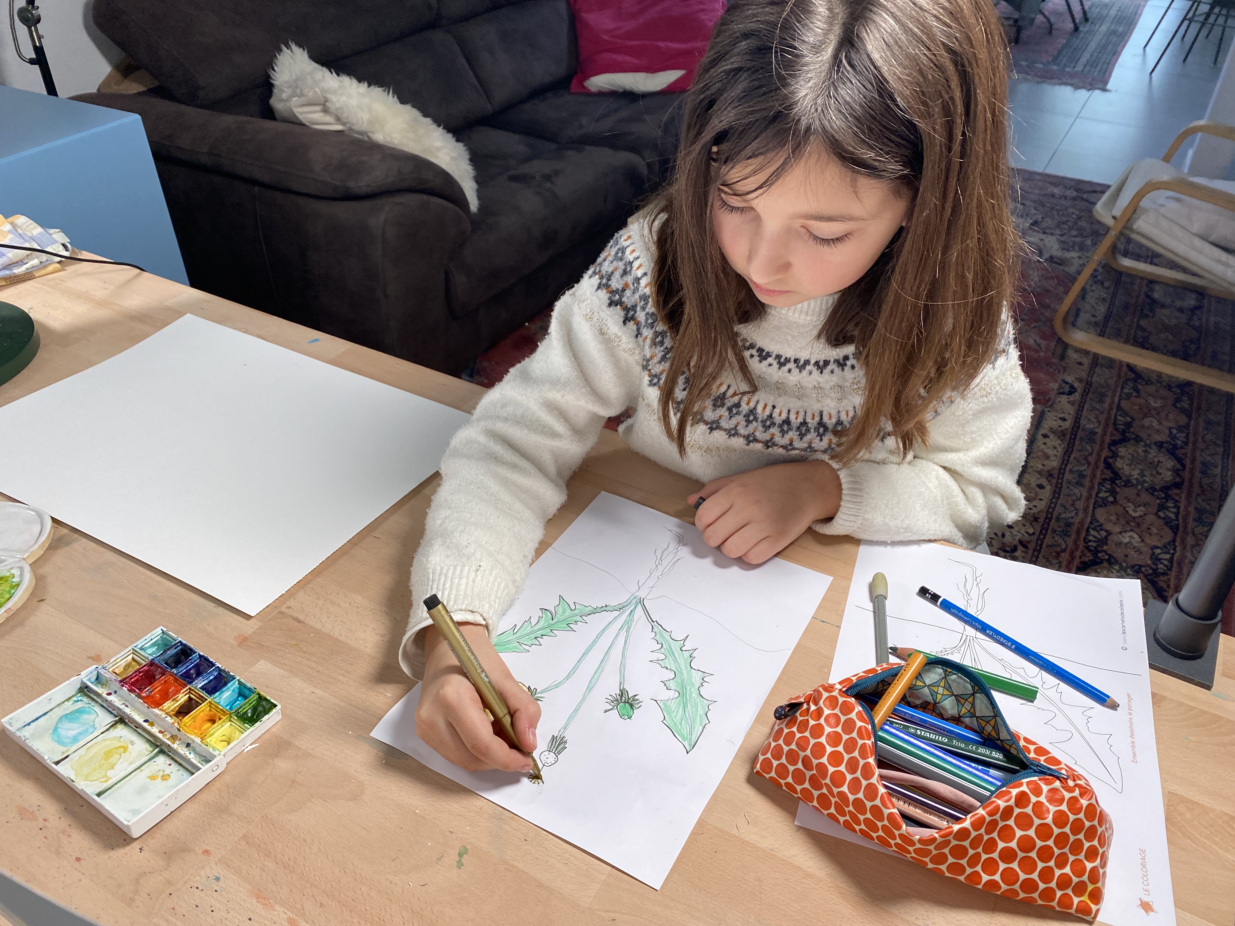 Atelier de dessin sur le pissenlit en classe avec des enfants