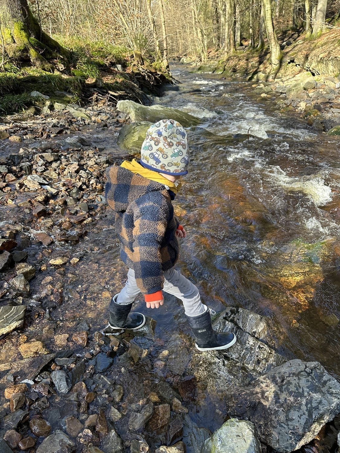 Baptiste, le plus jeune randonneur de la famille, en balade