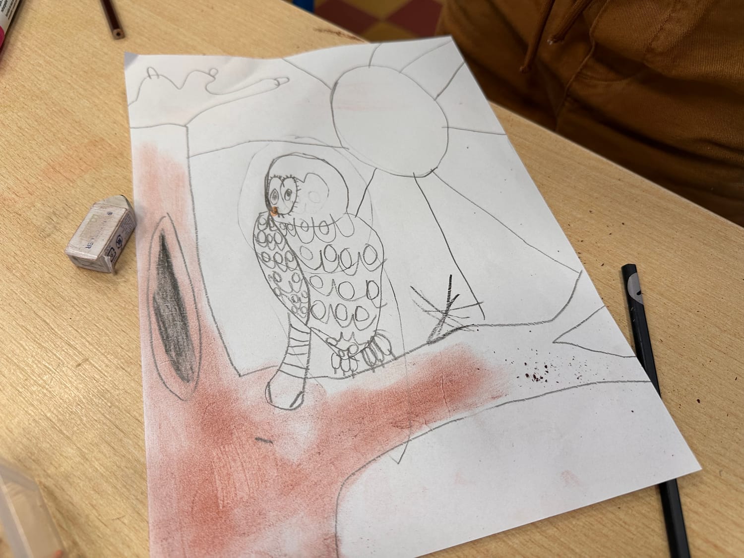 La Chouette hulotte et le soleil, dessin au crayon réalisé au CSM