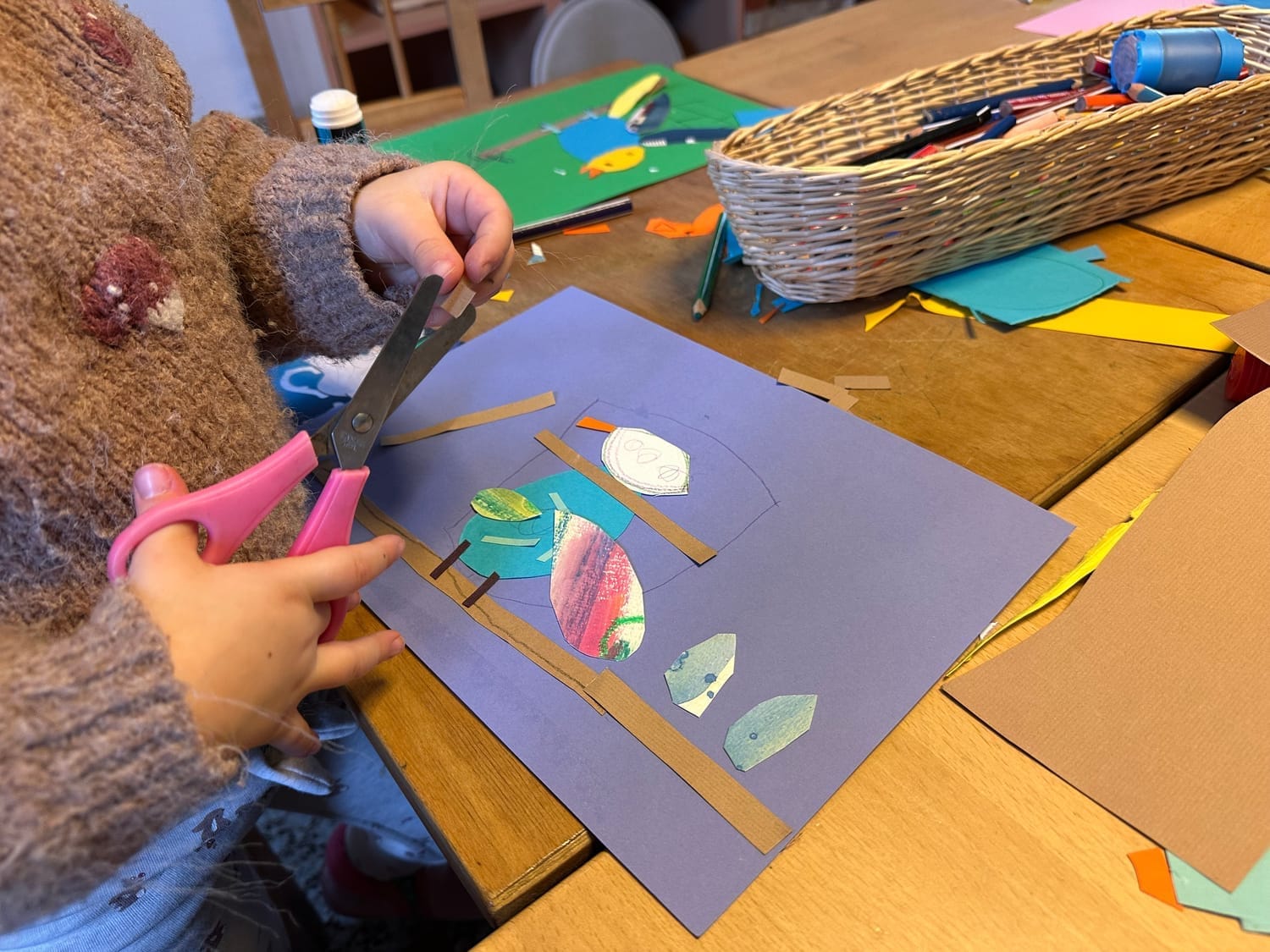 Découpage-collage d'un oiseau réalisé par Léonie au Petit Abri