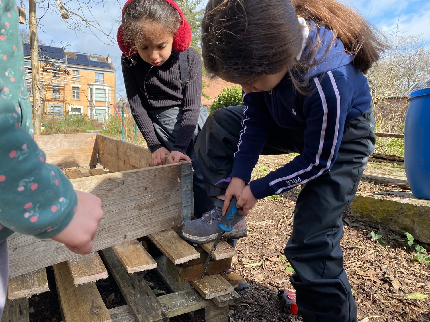 Finition de la découpe des palettes pour les carrés potagers